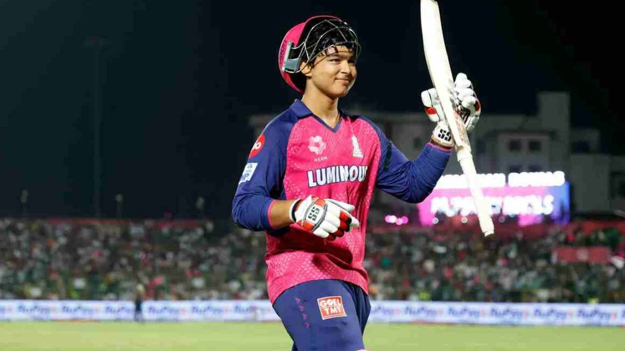 Vaibhav Suryavanshi : వైభవ్ సూర్యవంశీ కథ : క్రికెట్ కలను నిజం చేసేందుకు వ్యవసాయ భూమిని అమ్మేసిన తండ్రి.. కొడుకు ప్రపంచ రికార్డు Vaibhav Suryavanshi : వైభవ్ సూర్యవంశీ కథ : క్రికెట్ కలను నిజం చేసేందుకు వ్యవసాయ భూమిని అమ్మేసిన తండ్రి.. కొడుకు ప్రపంచ రికార్డు