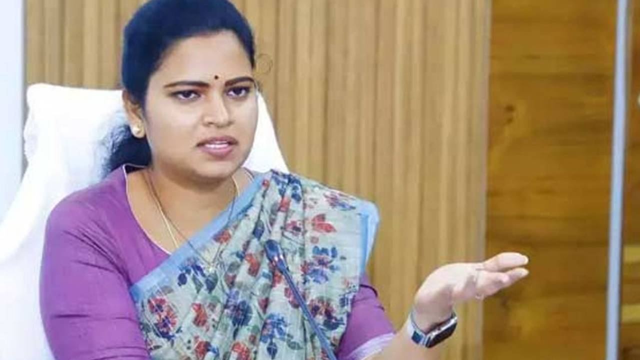 Vidadala Rajini: మాజీ మంత్రి విడదల రజినికి బిగ్ షాక్.. ఆమె మరిది అరెస్ట్ .. Vidadala Rajini: మాజీ మంత్రి విడదల రజినికి బిగ్ షాక్.. ఆమె మరిది అరెస్ట్ ..