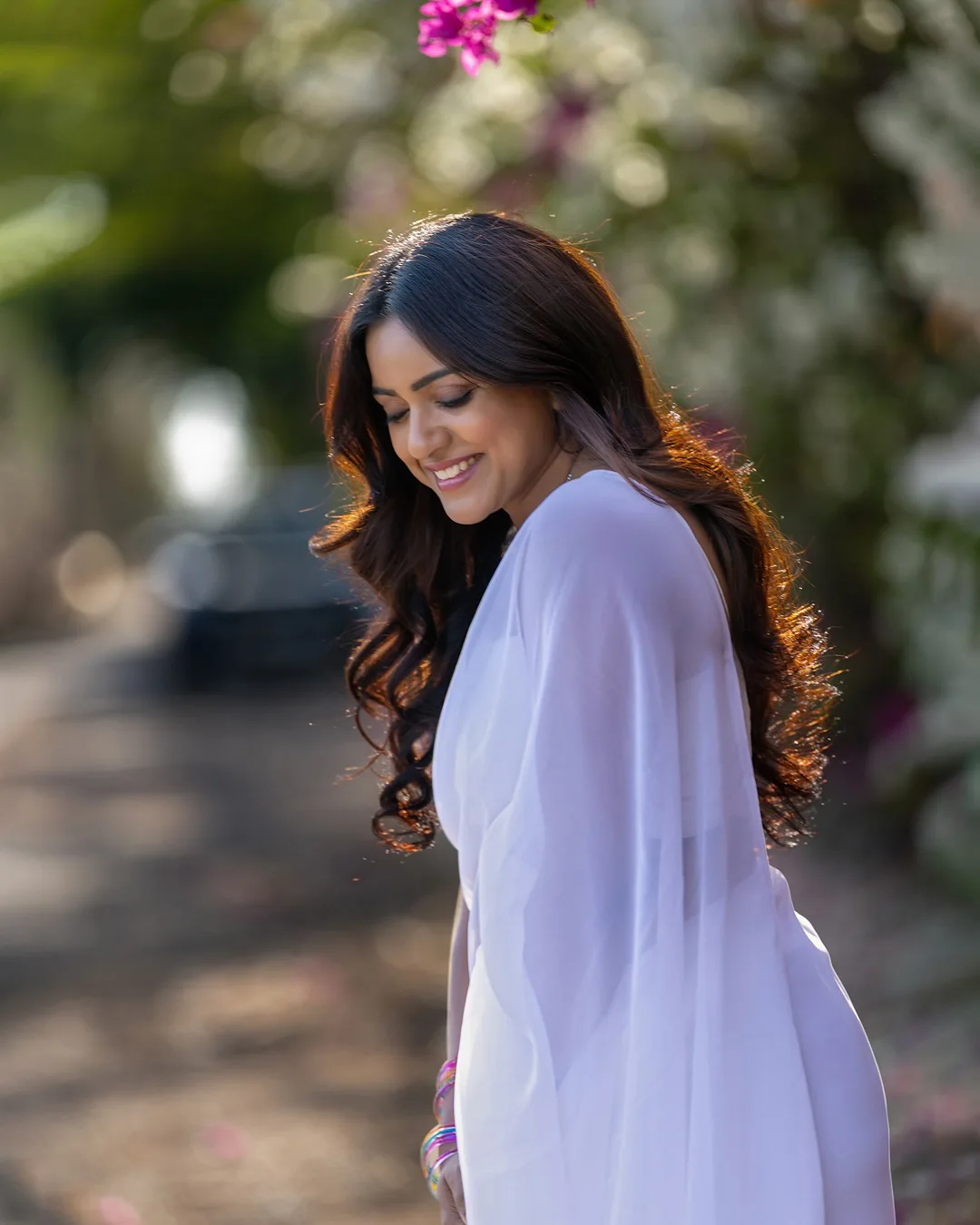 Vithika Sheru Stunning Looks in White Saree