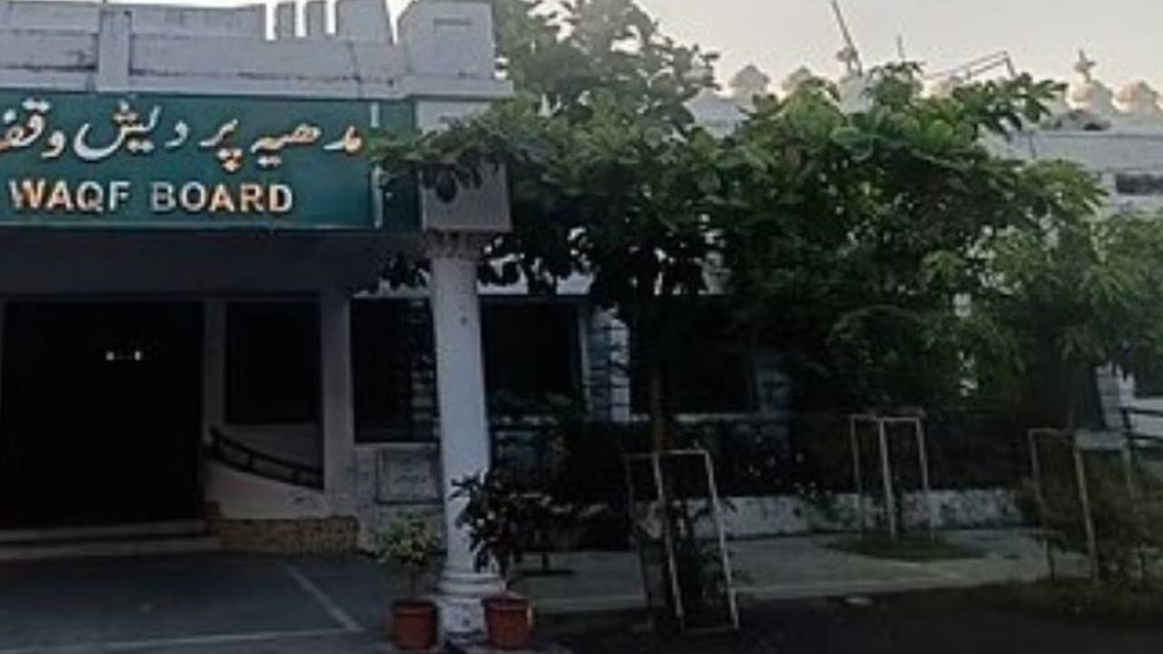Waqf Land: దేశంలో వక్ఫ్ సంపద మొత్తం ఎంత.. తెలుగు రాష్ట్రాల్లో ఎన్ని ఆస్తులున్నాయి..? Waqf Land: దేశంలో వక్ఫ్ సంపద మొత్తం ఎంత.. తెలుగు రాష్ట్రాల్లో ఎన్ని ఆస్తులున్నాయి..?