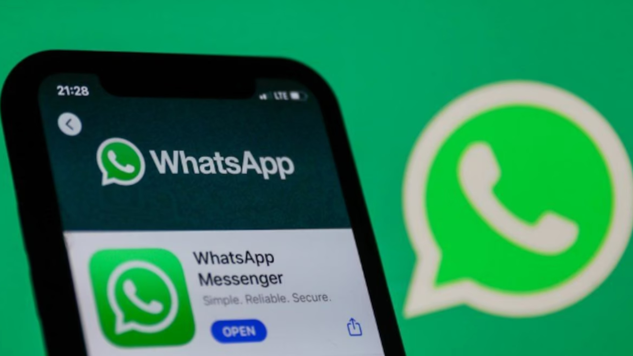 Whatsapp Privacy : వాట్సాప్ ఖతర్నాక్ ఫీచర్.. సెట్టింగ్స్లో ఇలా చేస్తే.. ఇక నుంచి మీరు పంపే ఫొటోలు, వీడియోలు అవతలి వాళ్లు సేవ్ చేయలేరు..! Whatsapp Privacy : వాట్సాప్ ఖతర్నాక్ ఫీచర్.. సెట్టింగ్స్లో ఇలా చేస్తే.. ఇక నుంచి మీరు పంపే ఫొటోలు, వీడియోలు అవతలి వాళ్లు సేవ్ చేయలేరు..!
