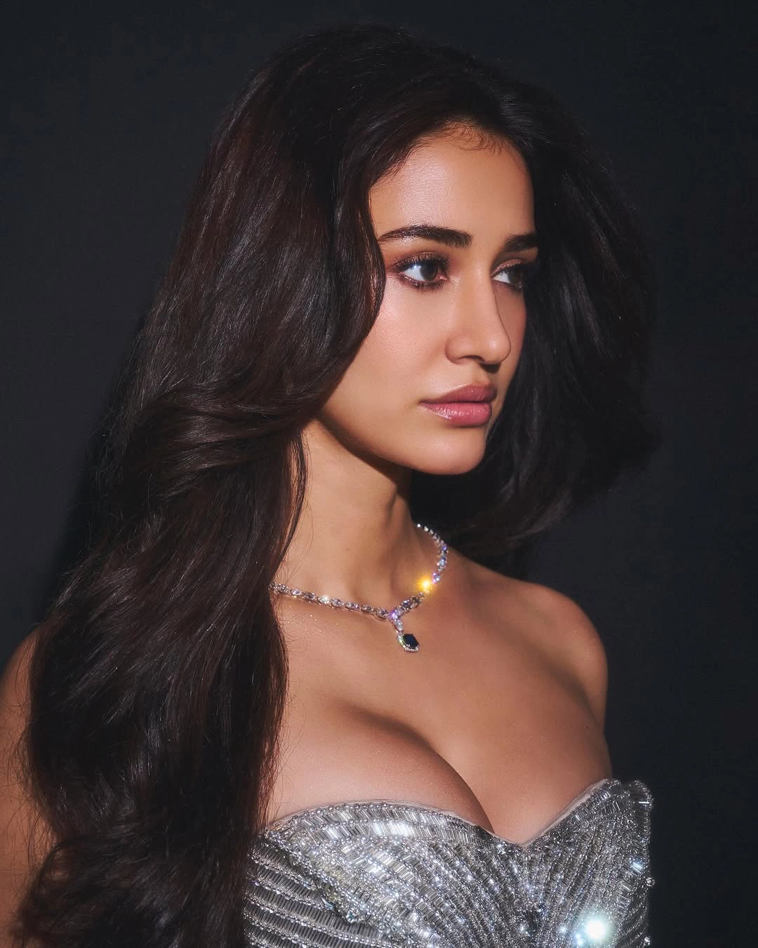 Disha Patani Shines with her Dazzling Beauty