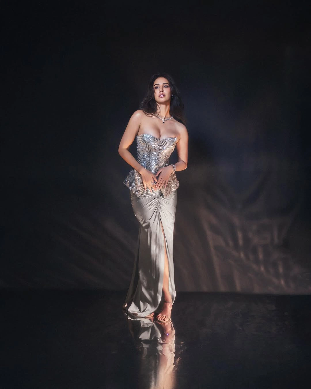 Disha Patani Shines with her Dazzling Beauty
