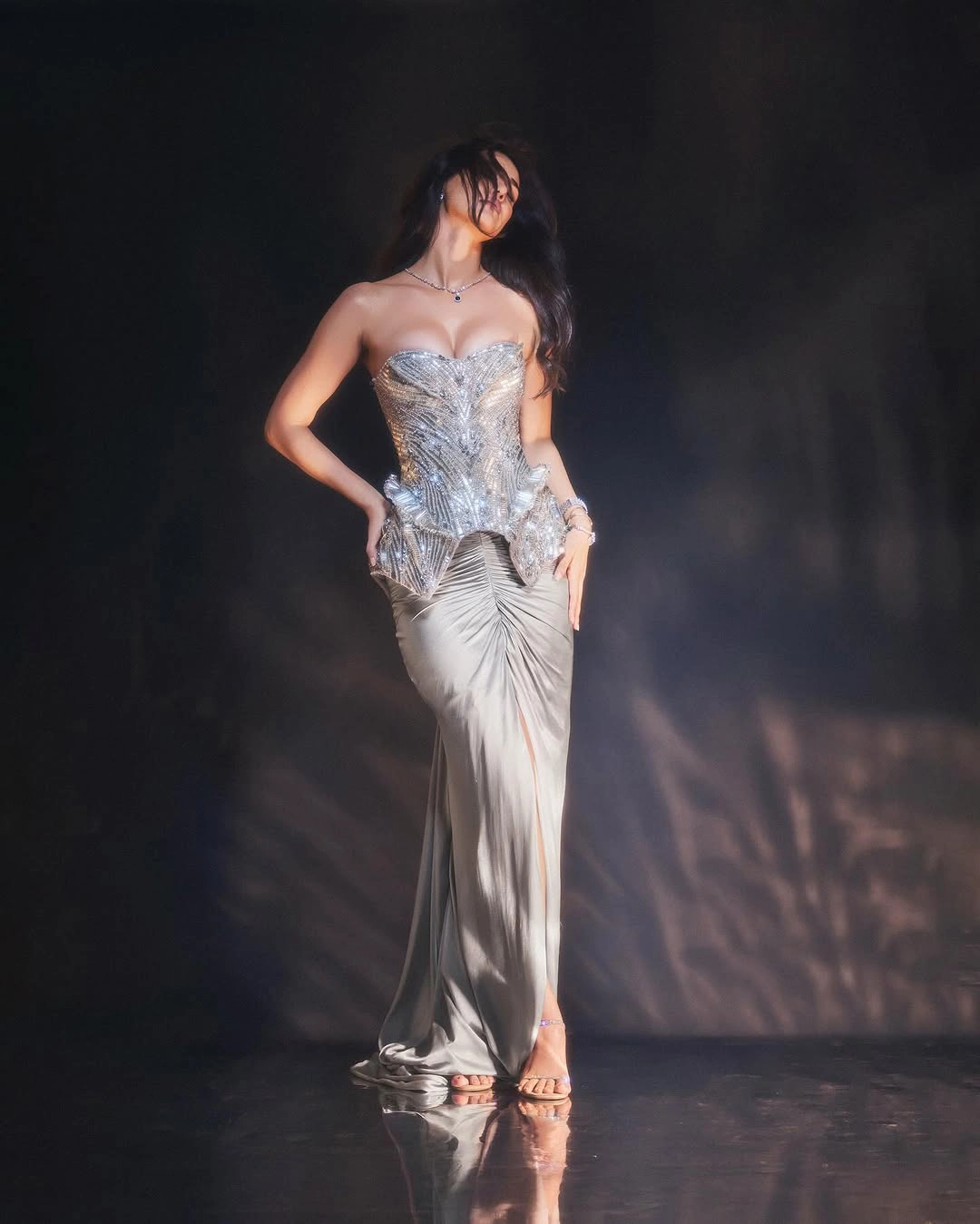 Disha Patani Shines with her Dazzling Beauty