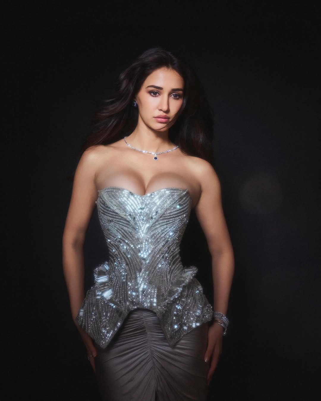 Disha Patani Shines with her Dazzling Beauty