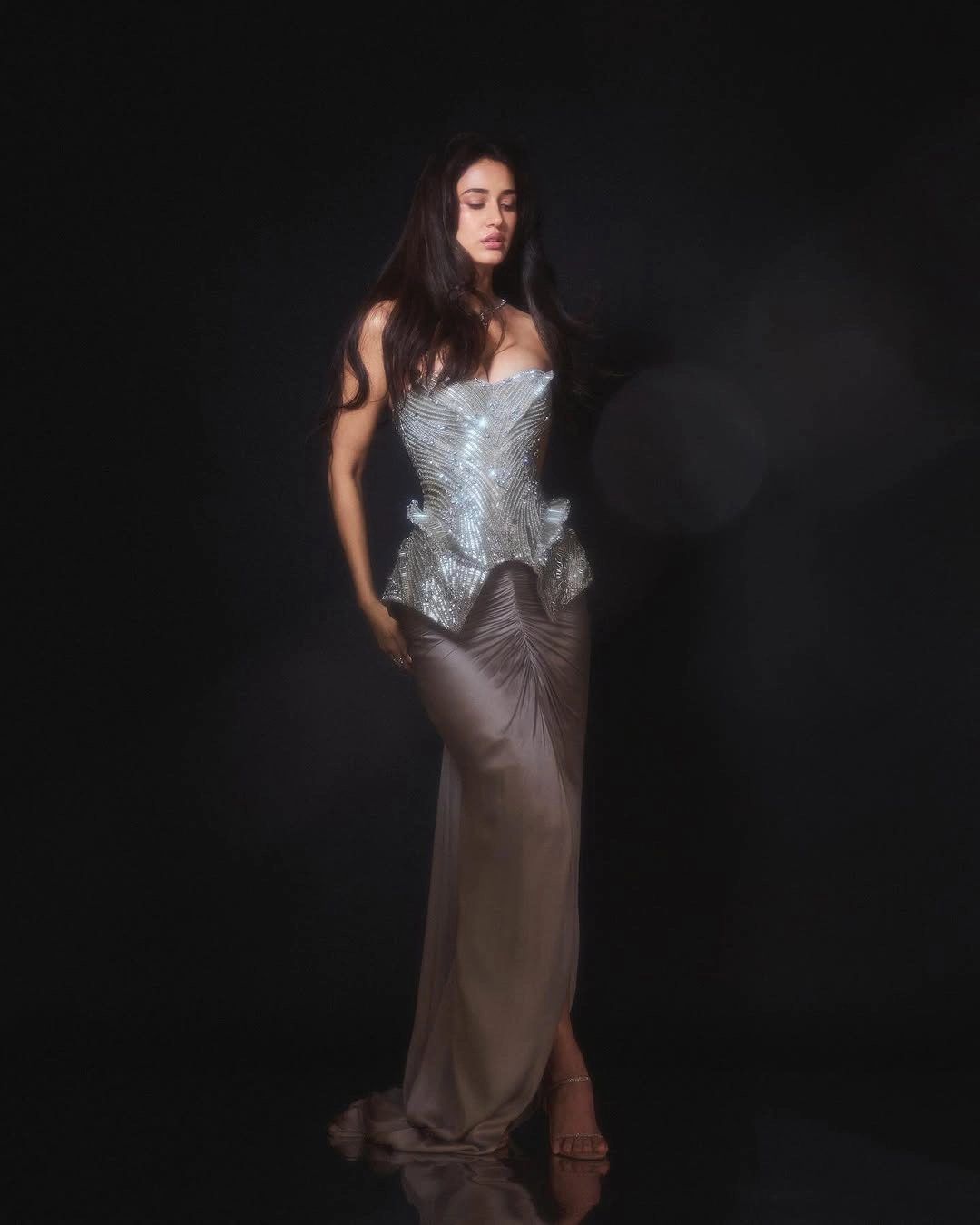 Disha Patani Shines with her Dazzling Beauty
