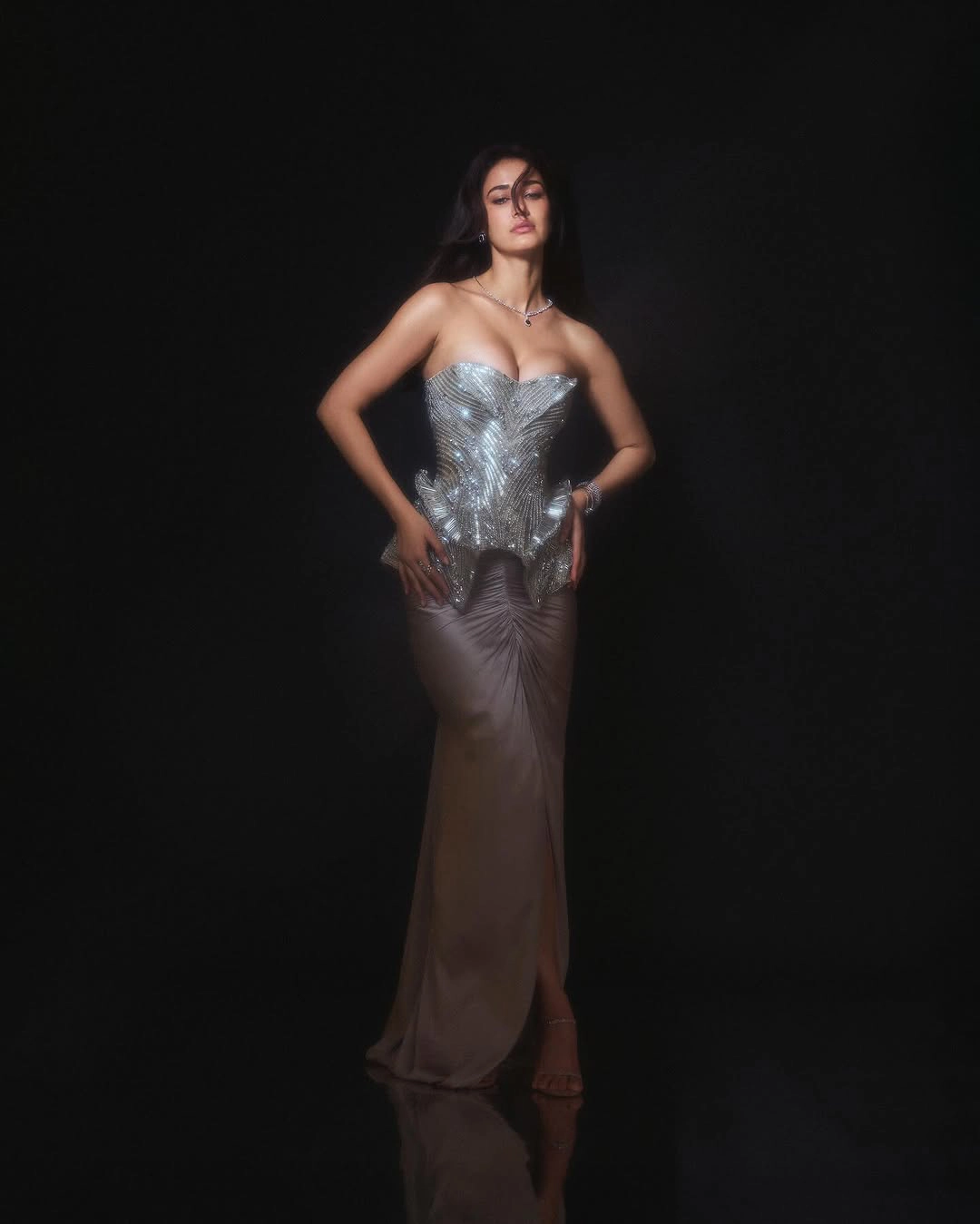 Disha Patani Shines with her Dazzling Beauty