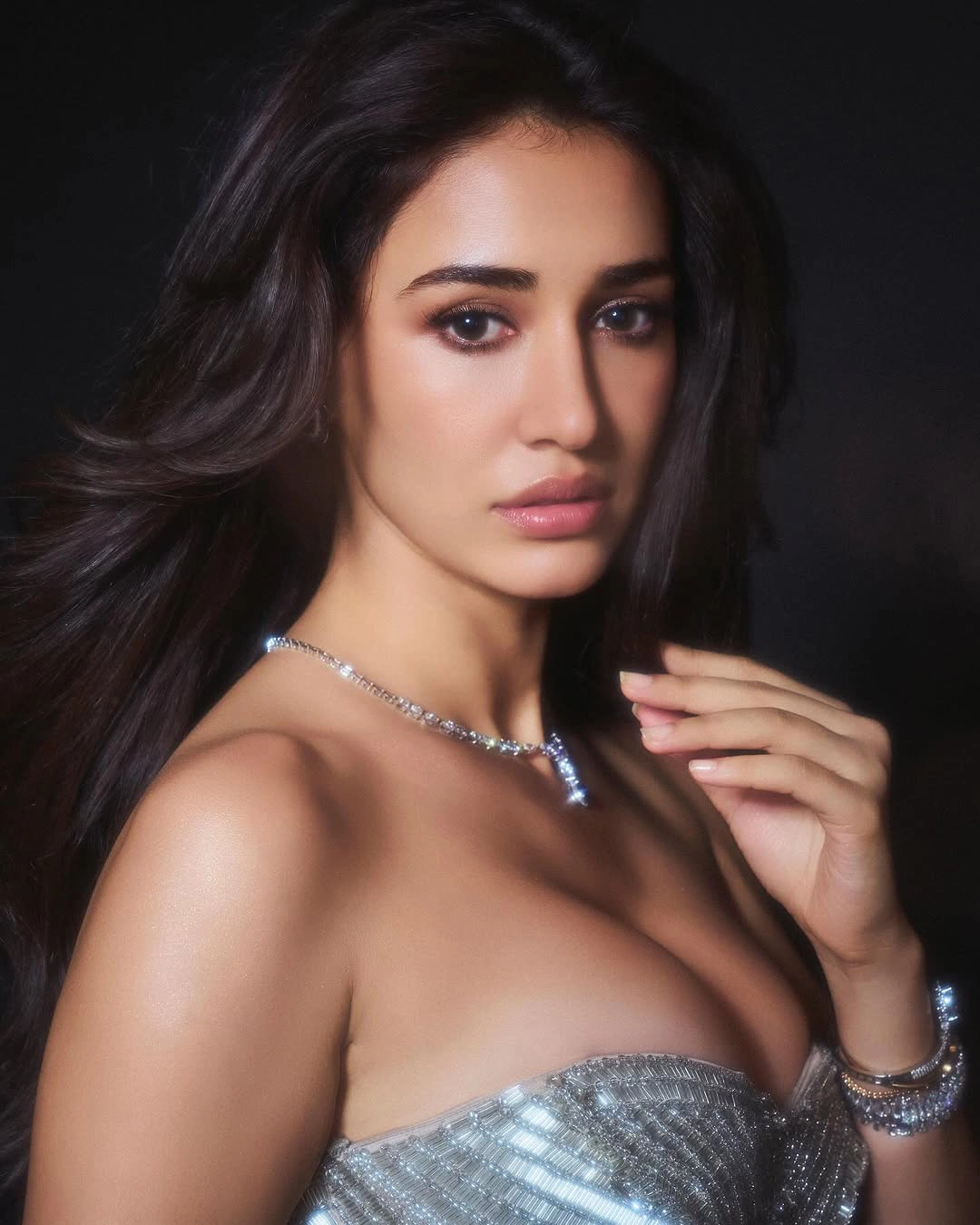 Disha Patani Shines with her Dazzling Beauty