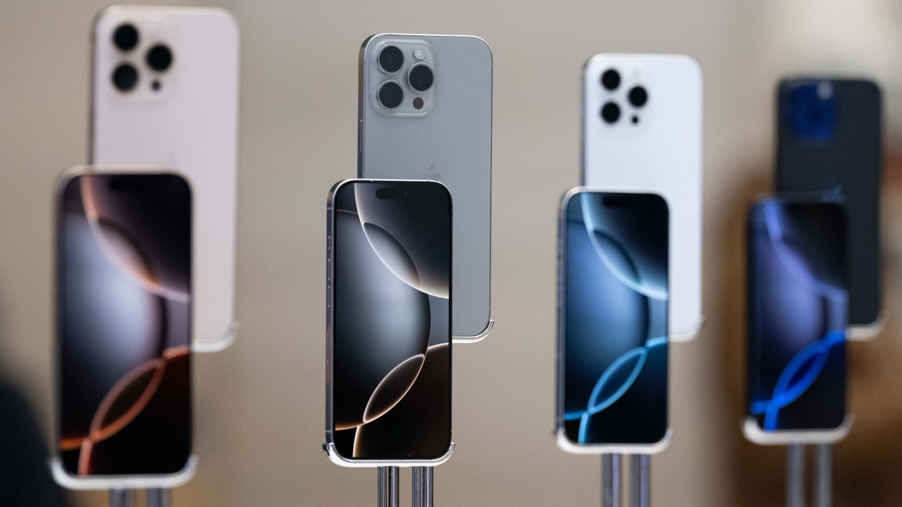 iPhones : ఆపిల్ ప్లాన్ అదిరింది.. 3 రోజుల్లోనే 5 విమానాల్లో అమెరికాకు ఐఫోన్లు ఎలా ఎగిరివెళ్లాయో తెలుసా? iPhones : ఆపిల్ ప్లాన్ అదిరింది.. 3 రోజుల్లోనే 5 విమానాల్లో అమెరికాకు ఐఫోన్లు ఎలా ఎగిరివెళ్లాయో తెలుసా?