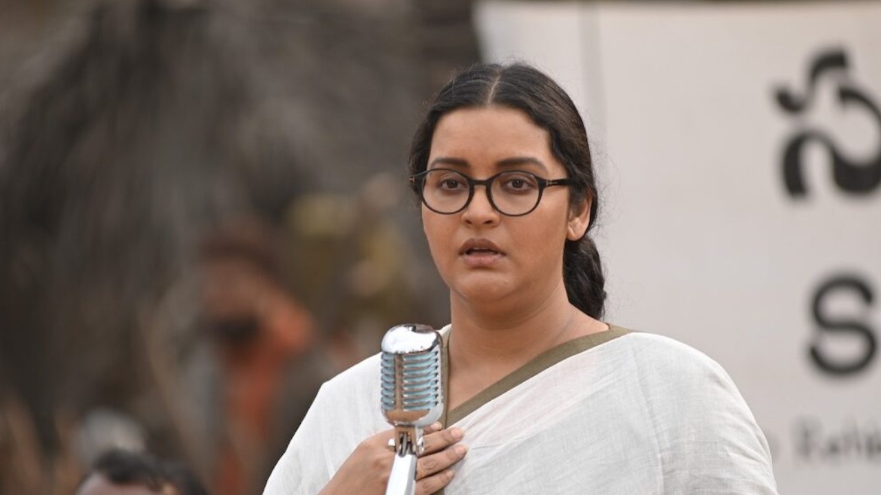 Renu Desai : సెల్ఫీల కోసం టార్చర్ చేశారు.. దేవుడి దగ్గర కూడా.. ట్రామా చూసాను.. అమ్మాయిలయితే నడుము మీద చెయ్యి వేసి.. Renu Desai : సెల్ఫీల కోసం టార్చర్ చేశారు.. దేవుడి దగ్గర కూడా.. ట్రామా చూసాను.. అమ్మాయిలయితే నడుము మీద చెయ్యి వేసి..
