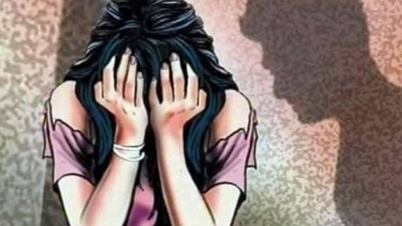 Hyderabad: ఆటిజం బాలికపై రైలులో లైంగిక దాడి.. పోలీసుల అదుపులో నిందితుడు Hyderabad: ఆటిజం బాలికపై రైలులో లైంగిక దాడి.. పోలీసుల అదుపులో నిందితుడు