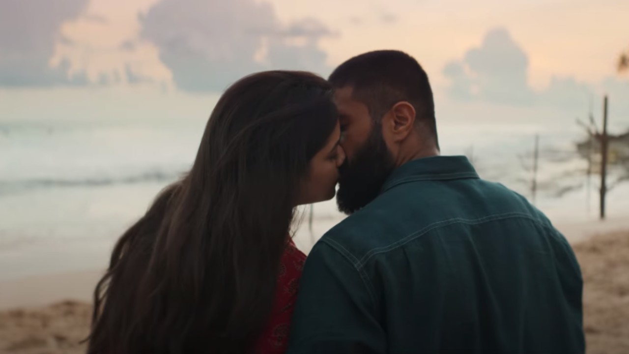 Kingdom : విజయ్ దేవరకొండ ‘కింగ్డమ్’ నుంచి ఫస్ట్ సాంగ్ ప్రోమో వచ్చేసింది.. మళ్ళీ ముద్దులతో రౌడీ హీరో.. Kingdom : విజయ్ దేవరకొండ ‘కింగ్డమ్’ నుంచి ఫస్ట్ సాంగ్ ప్రోమో వచ్చేసింది.. మళ్ళీ ముద్దులతో రౌడీ హీరో..