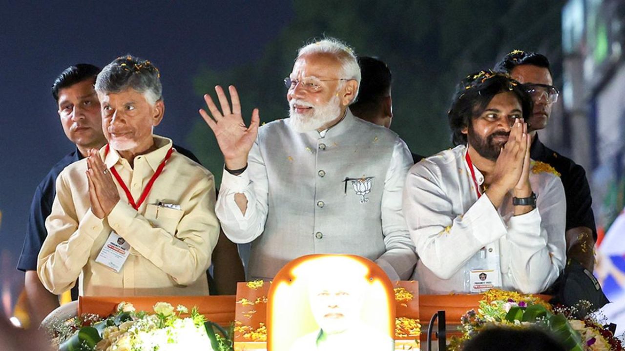 PM Modi: భద్రతా వలయంలో అమరావతి.. ఏపీలో మోదీ ఏయే కార్యక్రమాల్లో పాల్గొంటారో తెలుసా? PM Modi: భద్రతా వలయంలో అమరావతి.. ఏపీలో మోదీ ఏయే కార్యక్రమాల్లో పాల్గొంటారో తెలుసా?