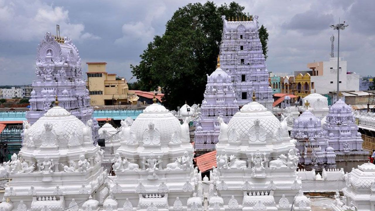 Rajanna Temple: రాజన్న ఆలయం చుట్టూ వివాదం.. ఎందుకిలా? Rajanna Temple: రాజన్న ఆలయం చుట్టూ వివాదం.. ఎందుకిలా?