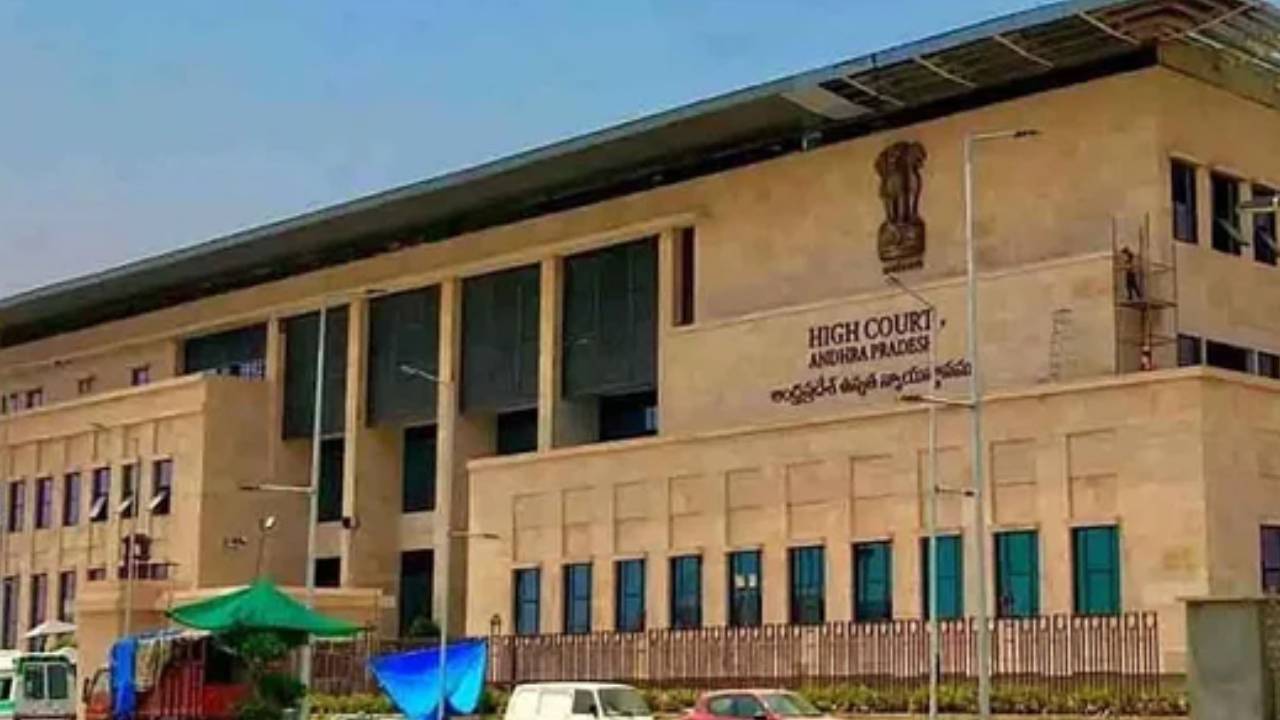 AP High Court: క్రైస్తవ మతంలోకి మారినరోజే ఎస్సీ హోదా కోల్పోతారు.. ఆ చట్టం నుంచికూడా రక్షణ పొందలేరు.. ఏపీ హైకోర్టు కీలక తీర్పు AP High Court: క్రైస్తవ మతంలోకి మారినరోజే ఎస్సీ హోదా కోల్పోతారు.. ఆ చట్టం నుంచికూడా రక్షణ పొందలేరు.. ఏపీ హైకోర్టు కీలక తీర్పు