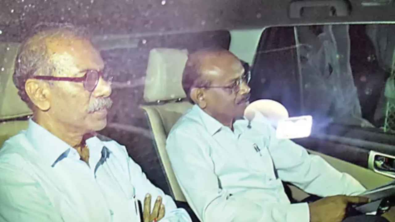 AP Liquor Scam Case: ఏపీ లిక్కర్ స్కామ్ కేసు.. ధనుంజయ రెడ్డి, కృష్ణ మోహన్ రెడ్డికి రిమాండ్.. AP Liquor Scam Case: ఏపీ లిక్కర్ స్కామ్ కేసు.. ధనుంజయ రెడ్డి, కృష్ణ మోహన్ రెడ్డికి రిమాండ్..