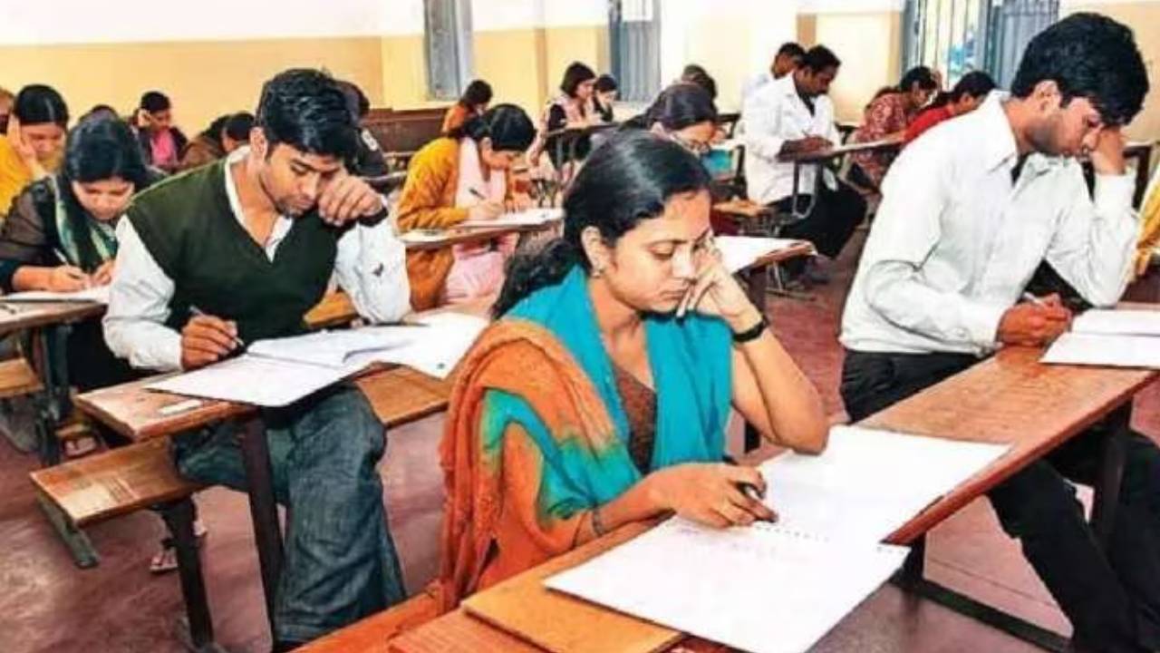 AP Mega DSC 2025: ఏపీ మెగా డీఎస్సీ స్పోర్ట్స్ కోటాలో 421 పోస్టులు.. జిల్లాల వారిగా పోస్టుల వివరాలు ఇలా.. ఎలాంటి రాతపరీక్ష లేకుండానే ఉద్యోగాలు.. AP Mega DSC 2025: ఏపీ మెగా డీఎస్సీ స్పోర్ట్స్ కోటాలో 421 పోస్టులు.. జిల్లాల వారిగా పోస్టుల వివరాలు ఇలా.. ఎలాంటి రాతపరీక్ష లేకుండానే ఉద్యోగాలు..