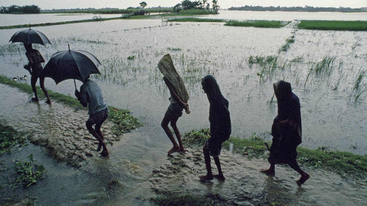 AP Rains: ఏపీలో నాలుగు రోజులు దంచికొట్టనున్న వానలు.. ఇవాళ ఆ జిల్లాల్లో భారీ వర్షాలు.. AP Rains: ఏపీలో నాలుగు రోజులు దంచికొట్టనున్న వానలు.. ఇవాళ ఆ జిల్లాల్లో భారీ వర్షాలు..