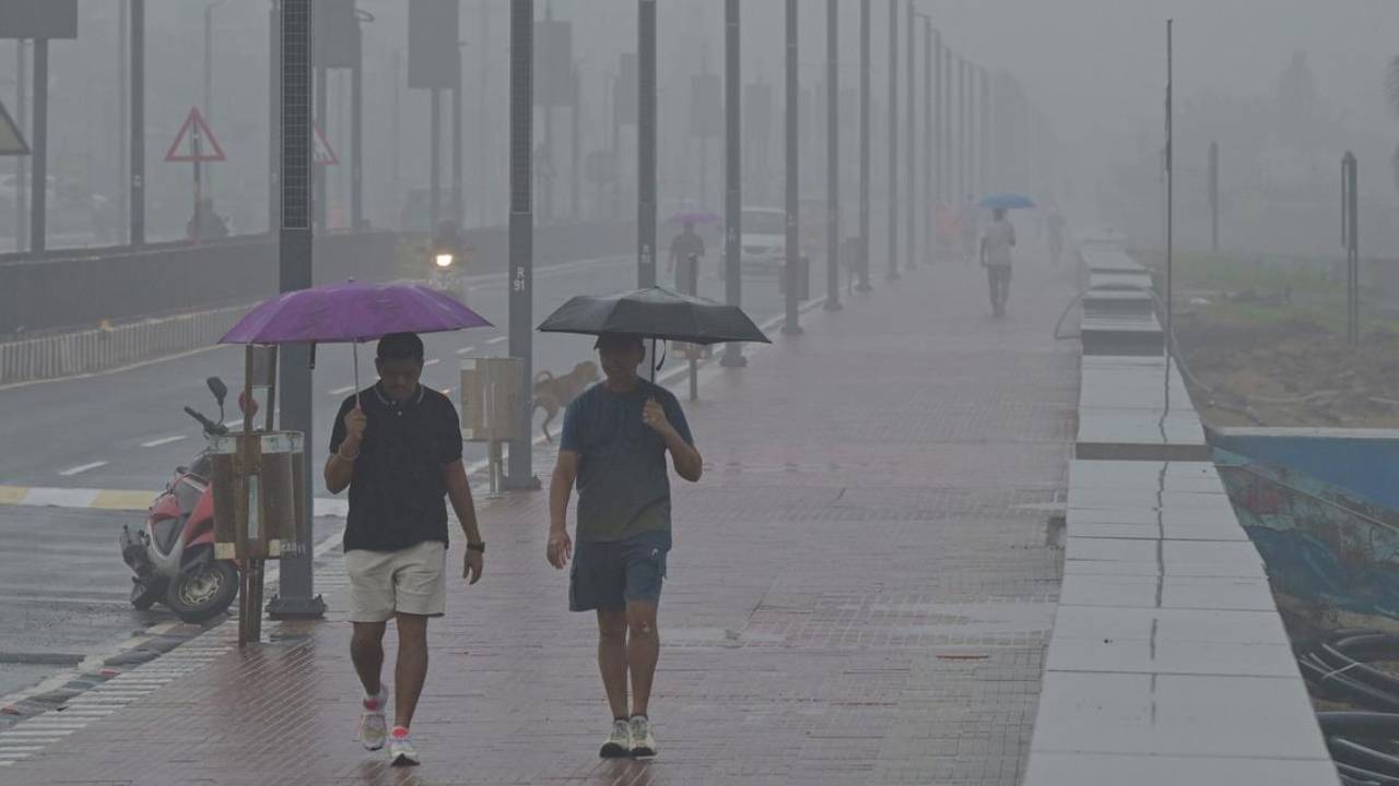 AP Rains : రెయిన్ అలర్ట్.. ఏపీకి తుపాను గండం.. ఆ రెండ్రోజులు రాష్ట్రంలో అతి భారీ వర్షాలు.. ప్రజలకు వాతావరణ శాఖ కీలక సూచనలు AP Rains : రెయిన్ అలర్ట్.. ఏపీకి తుపాను గండం.. ఆ రెండ్రోజులు రాష్ట్రంలో అతి భారీ వర్షాలు.. ప్రజలకు వాతావరణ శాఖ కీలక సూచనలు