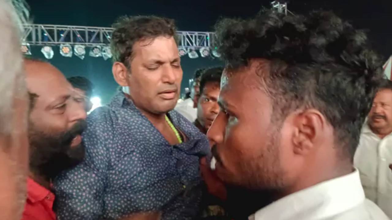 Vishal : విశాల్కు ఏమైంది? వేదికపైనే స్పృహ తప్పి పడిపోయిన హీరో.. మేనేజర్ ఏం చెప్పాడంటే..? Vishal : విశాల్కు ఏమైంది? వేదికపైనే స్పృహ తప్పి పడిపోయిన హీరో.. మేనేజర్ ఏం చెప్పాడంటే..?