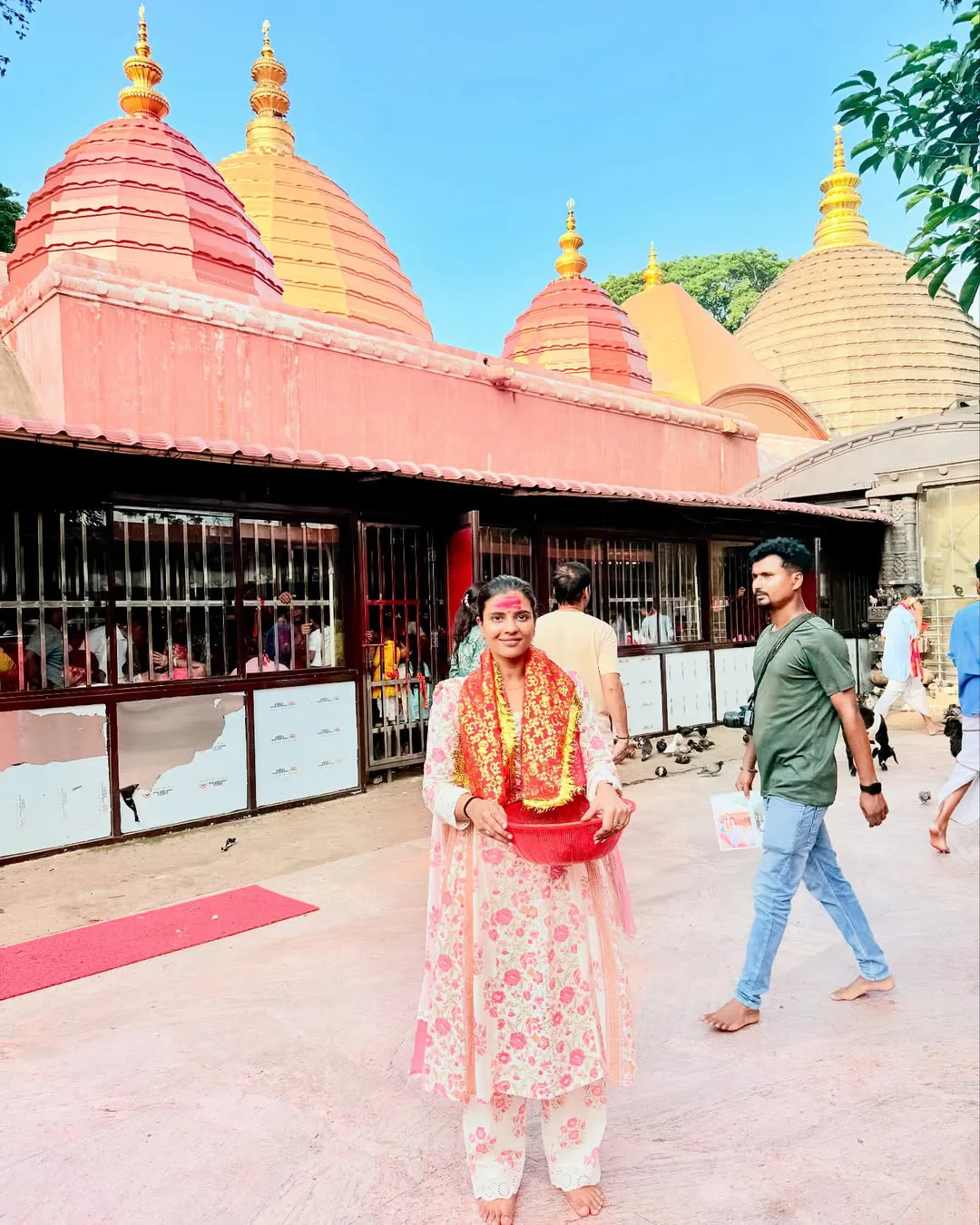 Aishwarya Rajesh Visits Assam Kamakhya Temple