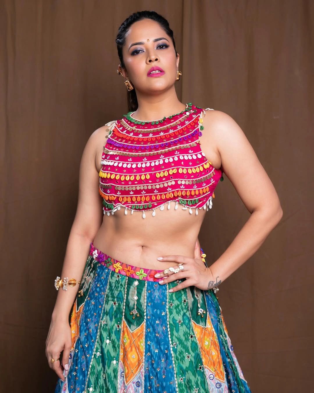 Anasuya Bharadwaj Stunning Looks with Shows her Beauty