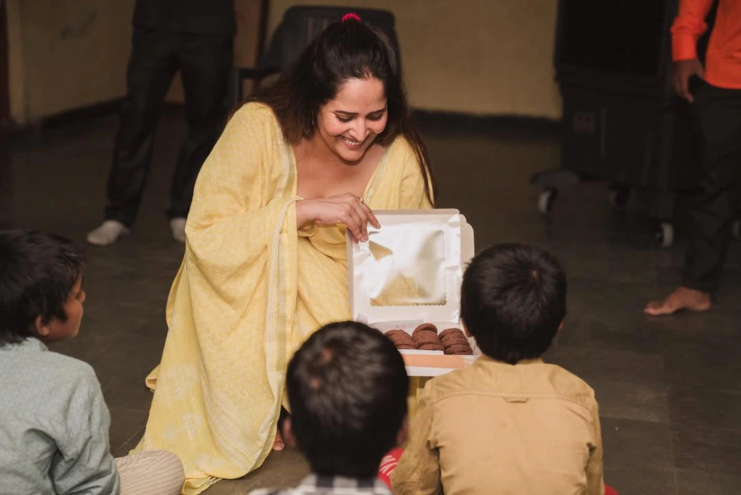 Anasuya Bharadwaj Celebrates her Birthday at Orphanage Home