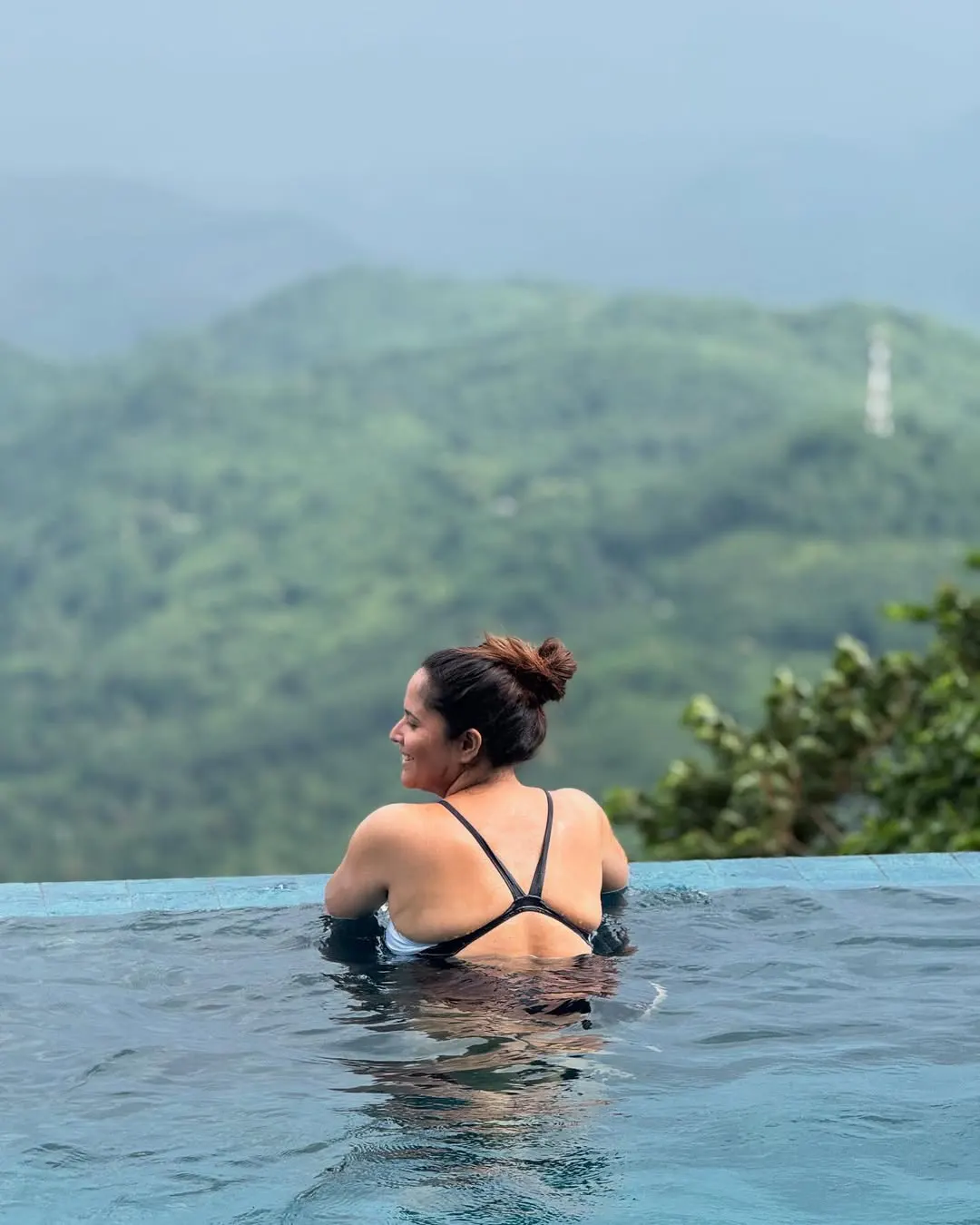 Anasuya Bharadwaj Enjoying Vacation in Sri Lanka with Family