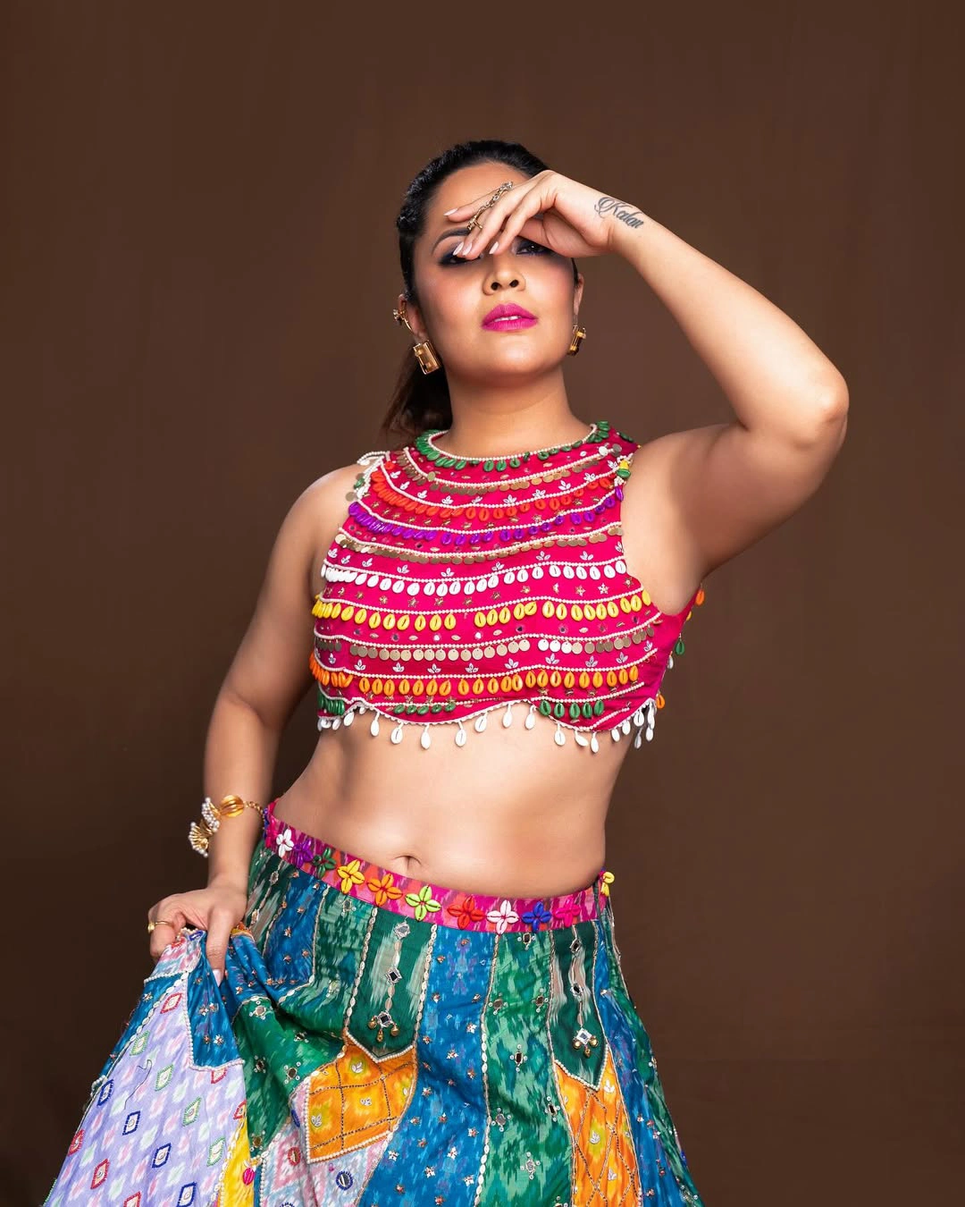 Anasuya Bharadwaj Stunning Looks with Shows her Beauty