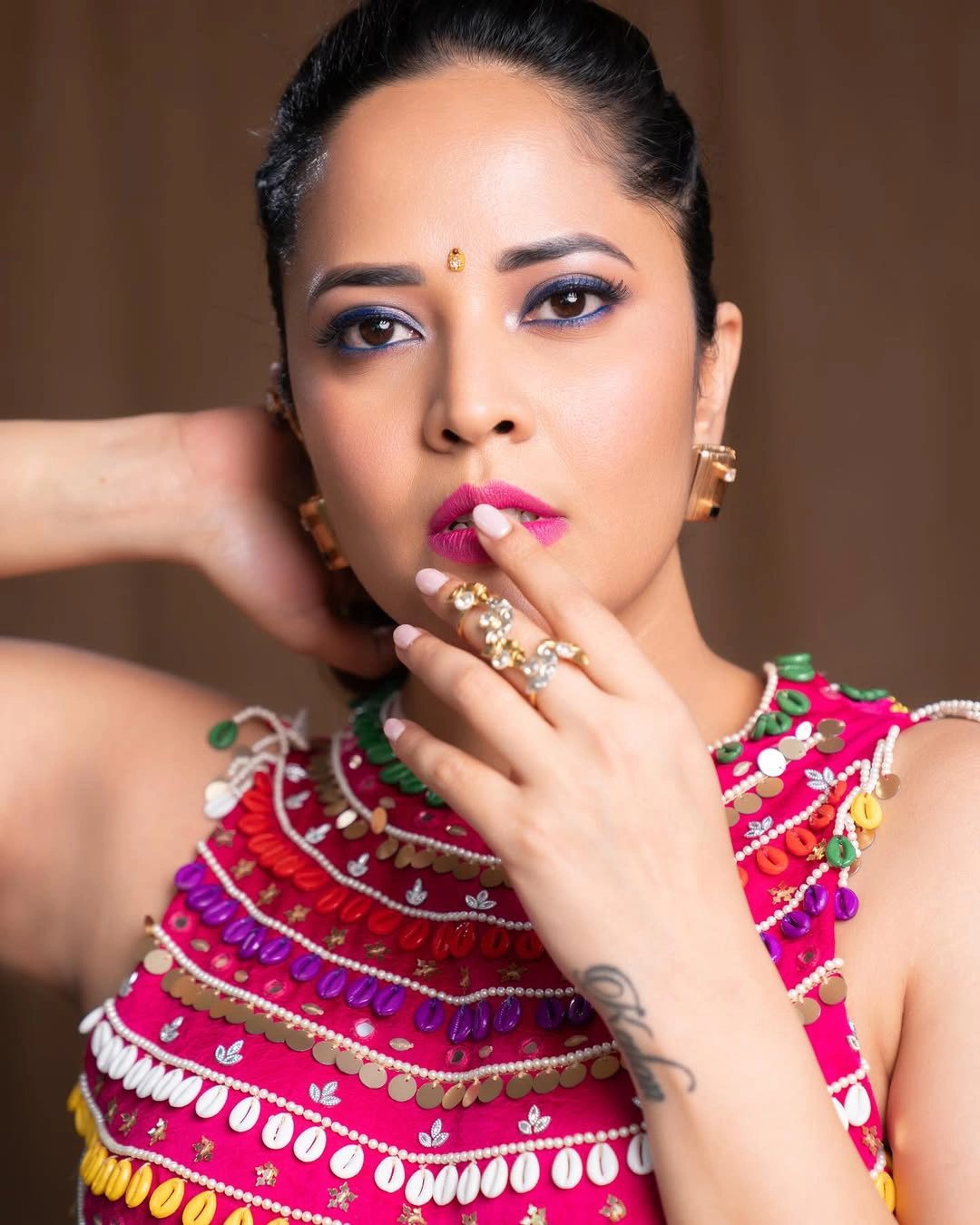 Anasuya Bharadwaj Stunning Looks with Shows her Beauty