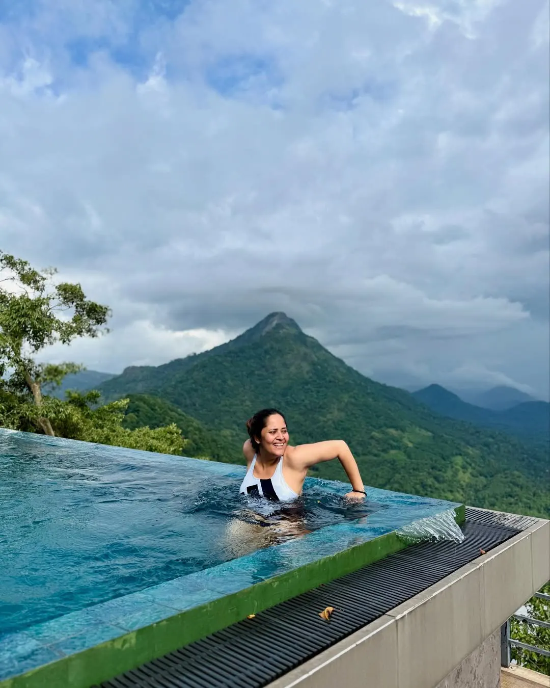 Anasuya Bharadwaj Enjoying Vacation in Sri Lanka with Family