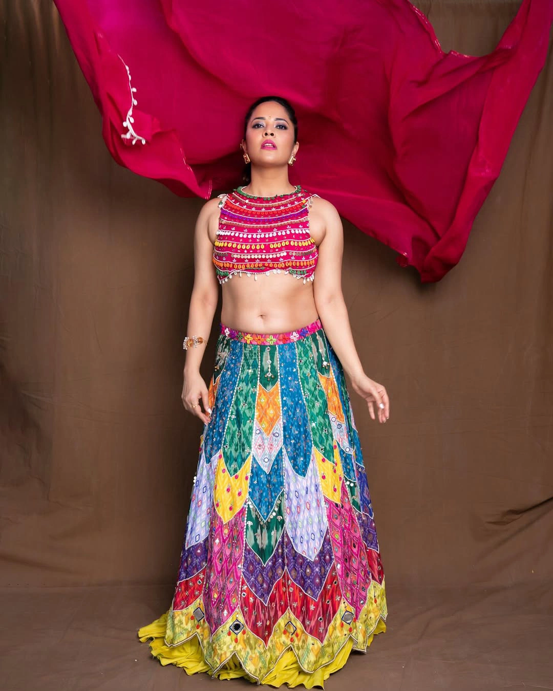 Anasuya Bharadwaj Stunning Looks with Shows her Beauty