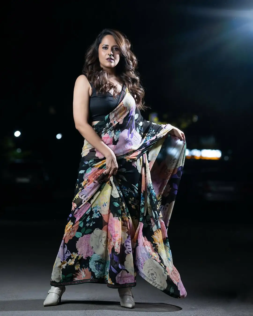 Famous Indian TV anchor Anasuya Bharadwaj in traditional saree