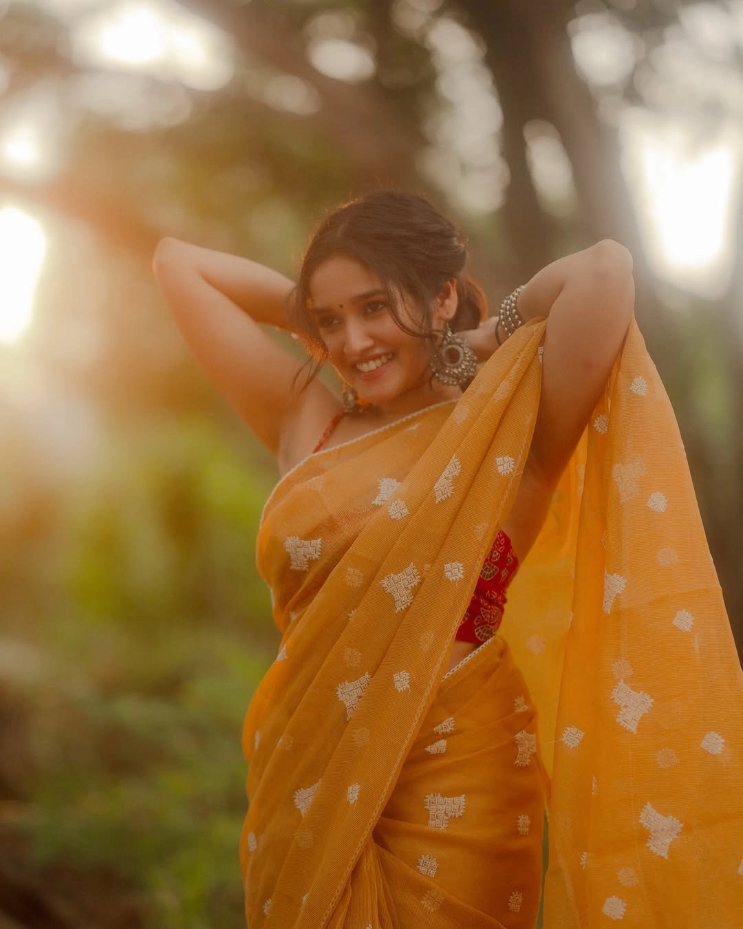 Anikha surendran Stunning Looks in Saree