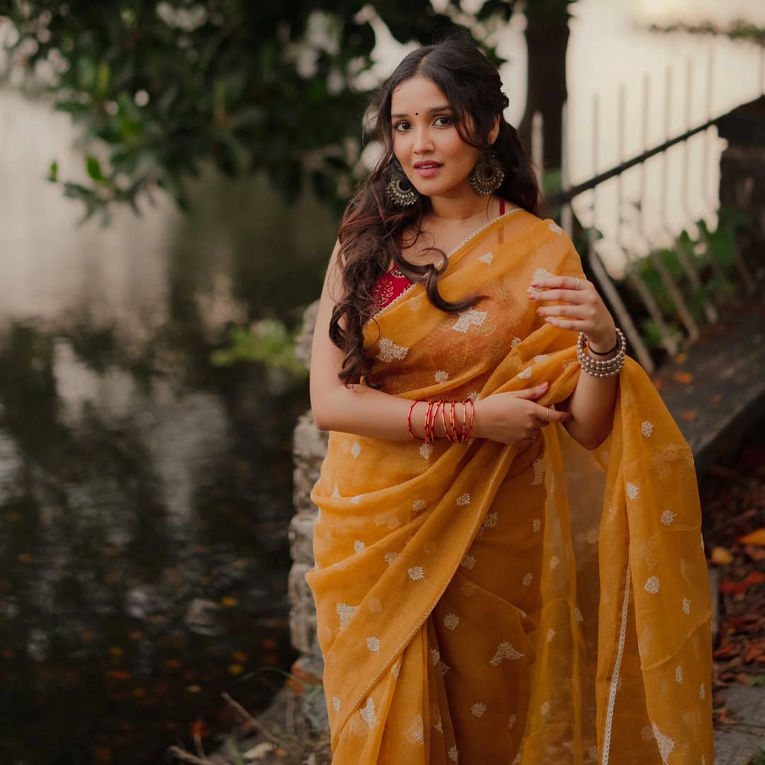 Anikha surendran Stunning Looks in Saree