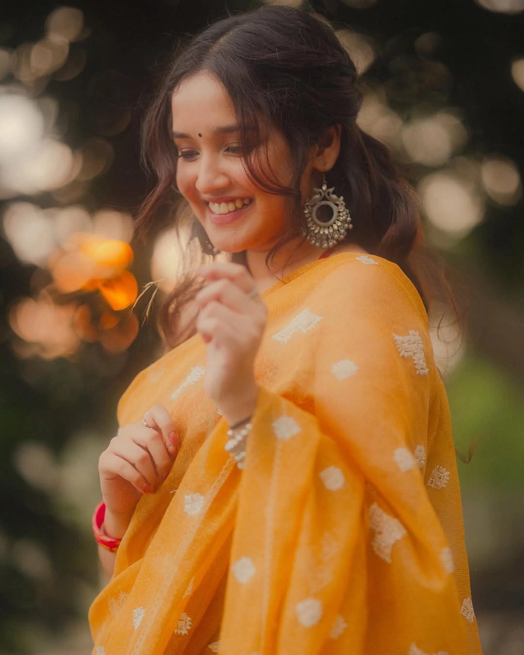 Anikha surendran Stunning Looks in Saree