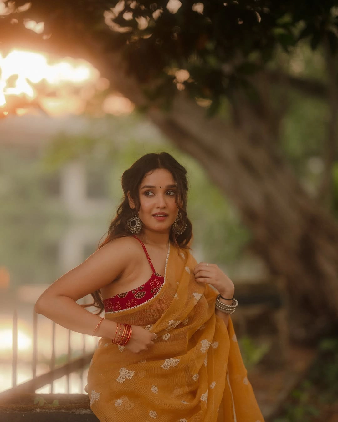 Anikha surendran Stunning Looks in Saree