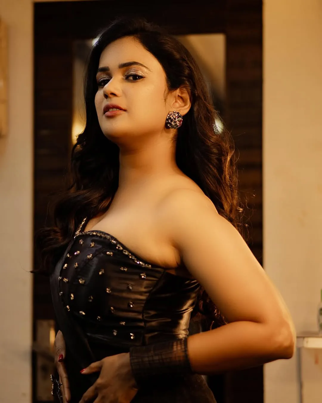 Ariyana Glory Stunning Looks in Black Dress