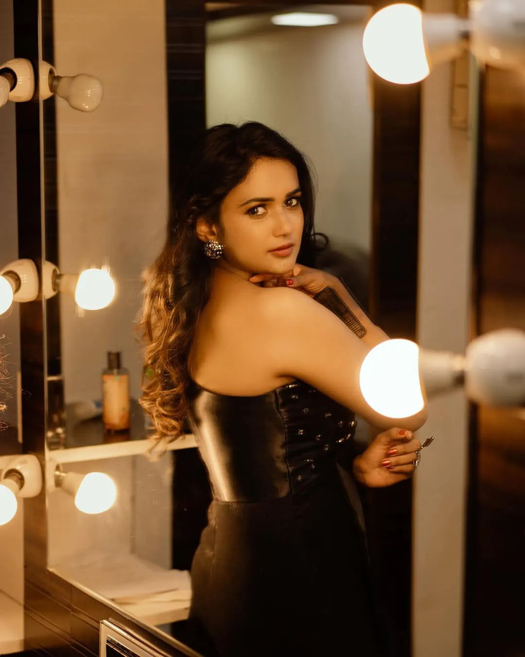 Ariyana Glory Stunning Looks in Black Dress