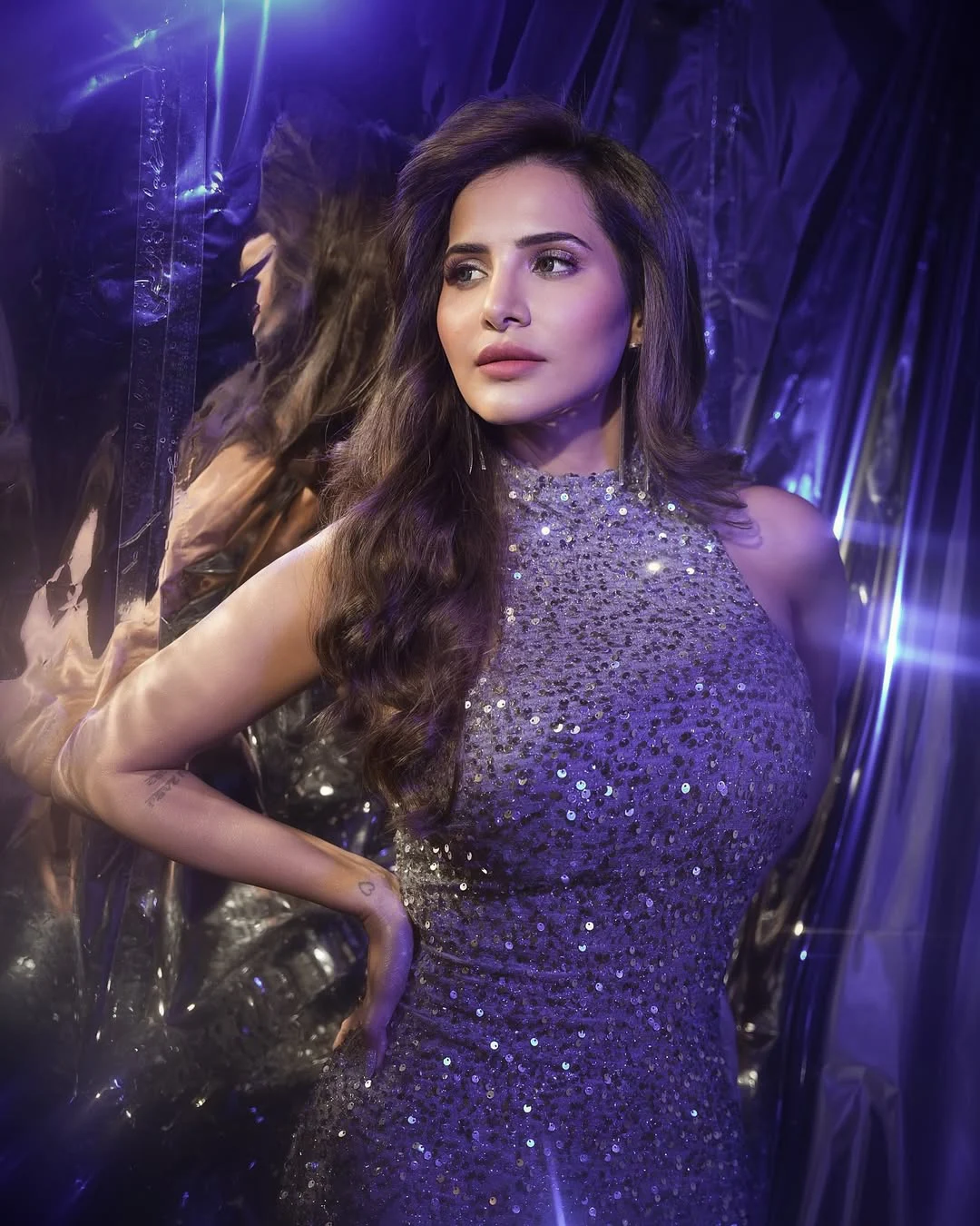 Ashu Reddy Shines in Modern Dress