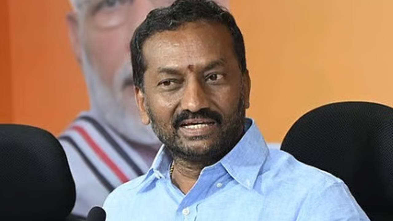 కవిత మరో షర్మిల కాబోతుందా?.. సీఎం రేవంతే ఆ లెటర్ రాయించారేమో.. ఎంపీ రఘునందర్ హాట్ కామెంట్స్ కవిత మరో షర్మిల కాబోతుందా?.. సీఎం రేవంతే ఆ లెటర్ రాయించారేమో.. ఎంపీ రఘునందర్ హాట్ కామెంట్స్
