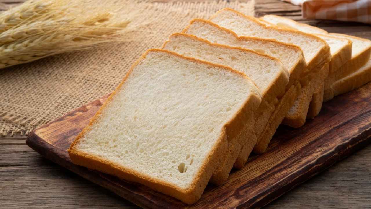Bread: వామ్మో.. బ్రెడ్ ఇంత డేంజరా? తింటే ఆ జబ్బు ఖాయం? షాకింగ్ విషయాలు చెప్పిన సచిన్, అంబానీల హెల్త్ కోచ్… Bread: వామ్మో.. బ్రెడ్ ఇంత డేంజరా? తింటే ఆ జబ్బు ఖాయం? షాకింగ్ విషయాలు చెప్పిన సచిన్, అంబానీల హెల్త్ కోచ్…