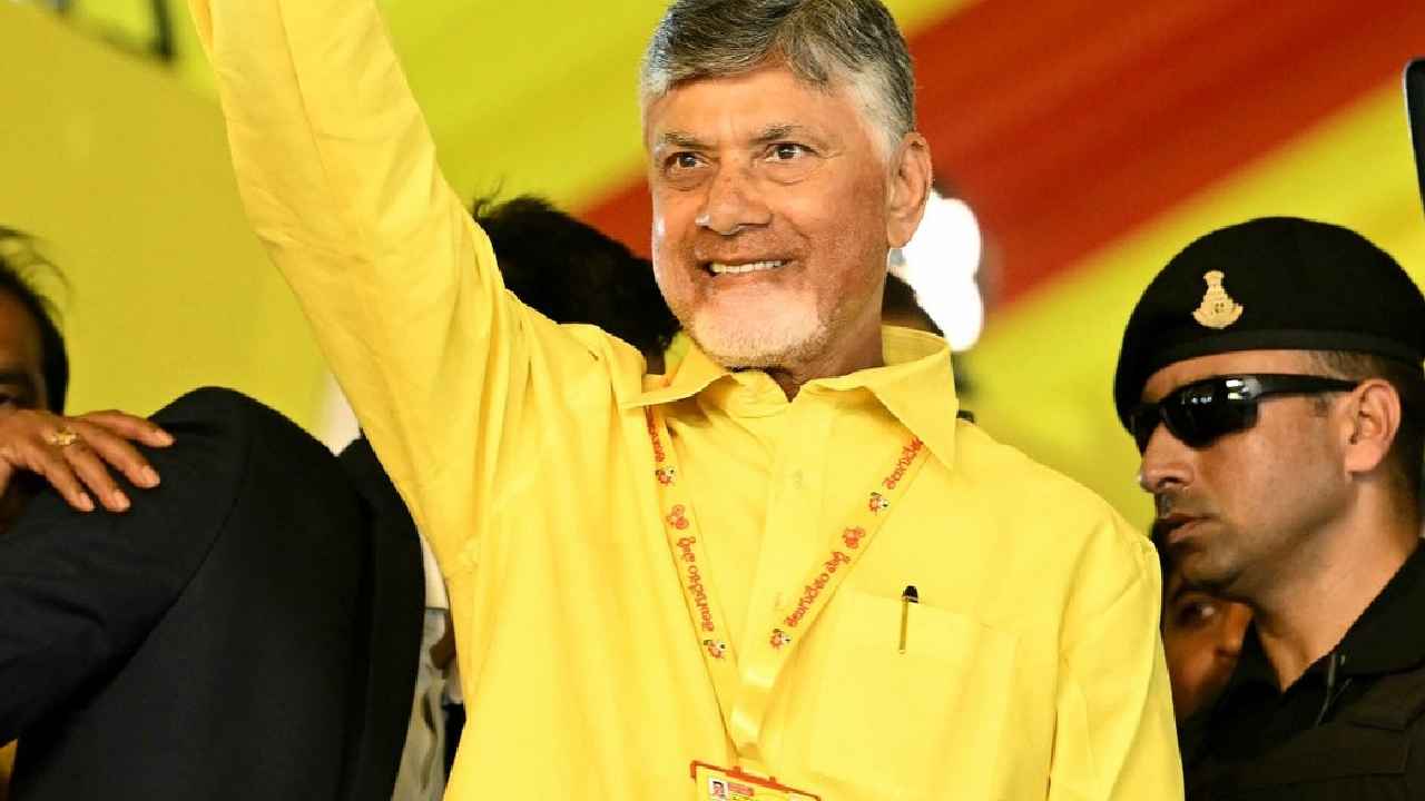 Gossip Garage: టీడీపీ చరిత్రనే తిరగరాసేలా.. పెద్ద పెద్ద స్కీమ్స్ ఇంప్లిమెంట్.. సంక్షేమానికి టాప్ ప్రయారిటీ ఇవ్వడం వెనుక ప్లానేంటి? Gossip Garage: టీడీపీ చరిత్రనే తిరగరాసేలా.. పెద్ద పెద్ద స్కీమ్స్ ఇంప్లిమెంట్.. సంక్షేమానికి టాప్ ప్రయారిటీ ఇవ్వడం వెనుక ప్లానేంటి?