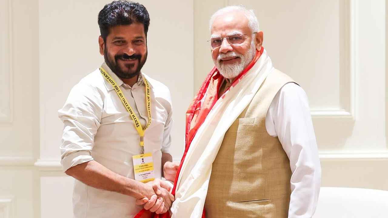 CM Revanth Reddy: ప్రధాని మోదీతో సీఎం రేవంత్ రెడ్డి భేటీ.. కీలక అంశాలపై చర్చ.. CM Revanth Reddy: ప్రధాని మోదీతో సీఎం రేవంత్ రెడ్డి భేటీ.. కీలక అంశాలపై చర్చ..