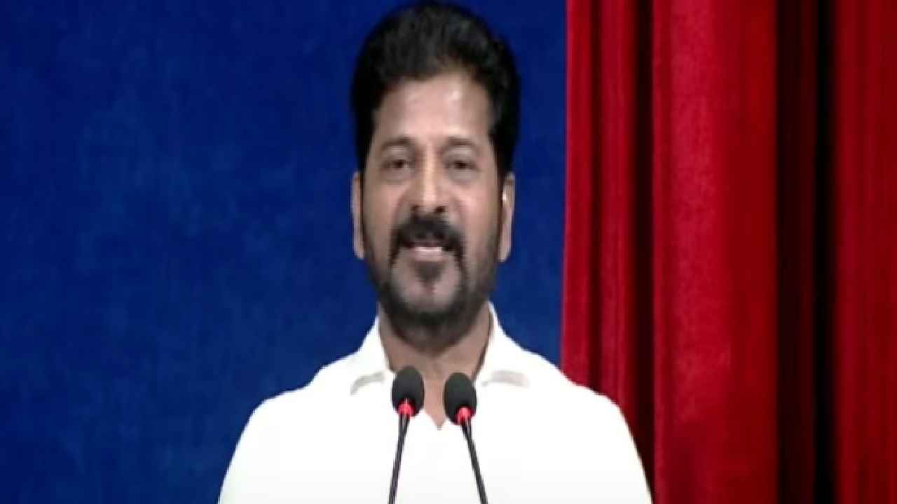 Cm Revanth Reddy: ఎవరిపై మీ సమరం, ప్రజలపై యుద్ధం చేసి బాగుపడినోళ్లు లేరు- ఉద్యోగ సంఘాలపై సీఎం రేవంత్ సీరియస్ Cm Revanth Reddy: ఎవరిపై మీ సమరం, ప్రజలపై యుద్ధం చేసి బాగుపడినోళ్లు లేరు- ఉద్యోగ సంఘాలపై సీఎం రేవంత్ సీరియస్