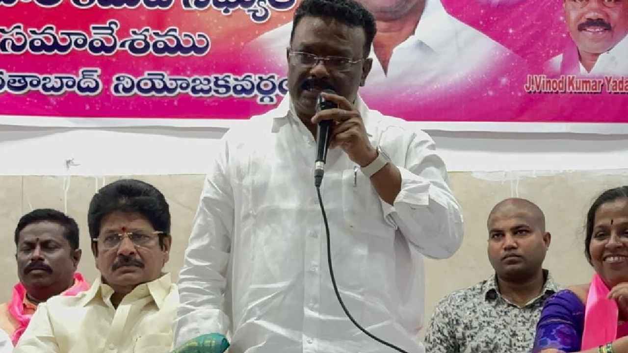 MLC Dasoju Sravan: కేటీఆర్, హరీశ్ కృష్ణార్జునల లెక్క.. వారి విడదీయాలనే మీ కుట్రలు ఫలించవు- సీఎం రేవంత్పై దాసోజు శ్రవణ్ ఫైర్ MLC Dasoju Sravan: కేటీఆర్, హరీశ్ కృష్ణార్జునల లెక్క.. వారి విడదీయాలనే మీ కుట్రలు ఫలించవు- సీఎం రేవంత్పై దాసోజు శ్రవణ్ ఫైర్