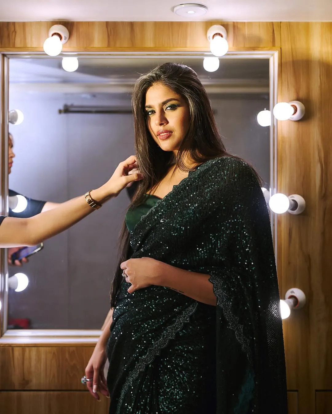 Faria Abdullah Shines in Black Saree