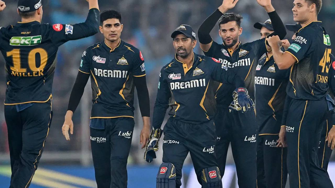 IPL 2025: ఐపీఎల్ పునః ప్రారంభం వేళ గుజరాత్ టైటాన్స్కు బిగ్షాక్.. హ్యాండిచ్చిన మ్యాచ్ విన్నర్.. జట్టులోకి శ్రీలంక ప్లేయర్ IPL 2025: ఐపీఎల్ పునః ప్రారంభం వేళ గుజరాత్ టైటాన్స్కు బిగ్షాక్.. హ్యాండిచ్చిన మ్యాచ్ విన్నర్.. జట్టులోకి శ్రీలంక ప్లేయర్