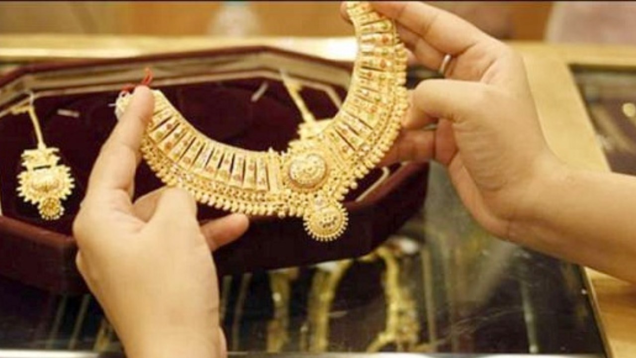 Hallmark Gold : మీరు కొనే బంగారం మంచిదేనా? స్వచ్ఛత ఇలా ఈజీగా తెలుసుకోవచ్చు..! Hallmark Gold : మీరు కొనే బంగారం మంచిదేనా? స్వచ్ఛత ఇలా ఈజీగా తెలుసుకోవచ్చు..!