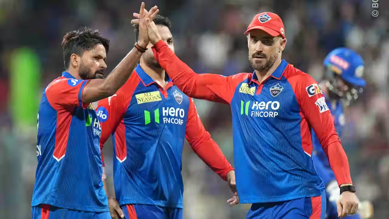 MI vs DC : ప్లేఆఫ్స్కు చేరుకోని ఢిల్లీ క్యాపిటల్స్.. బిగ్ షాక్ ఇచ్చిన బీసీసీఐ.. 10 శాతం జరిమానా.. MI vs DC : ప్లేఆఫ్స్కు చేరుకోని ఢిల్లీ క్యాపిటల్స్.. బిగ్ షాక్ ఇచ్చిన బీసీసీఐ.. 10 శాతం జరిమానా..